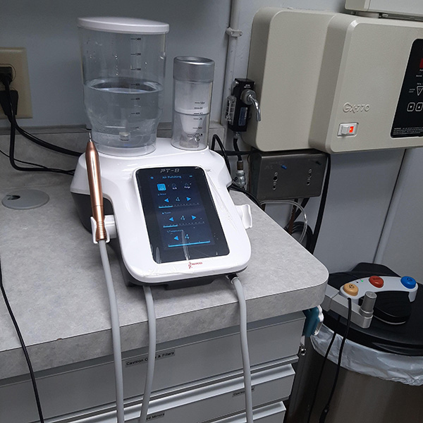 Air polisher in dental office